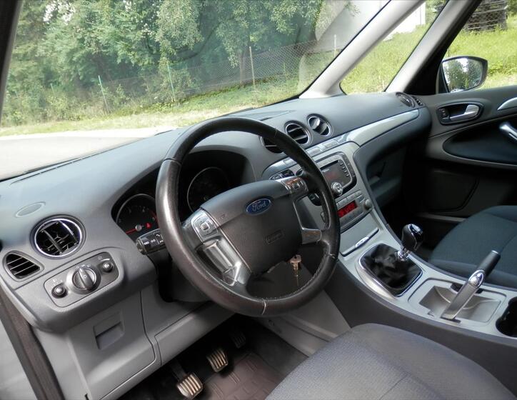 Ford Galaxy 12