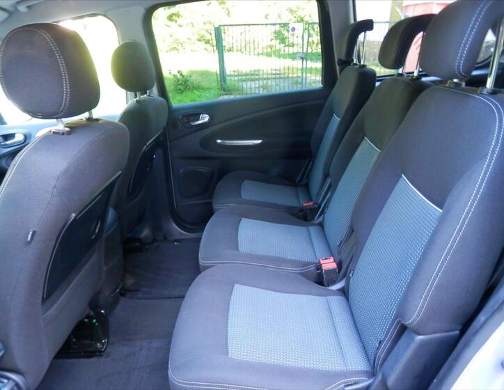 Ford Galaxy 17