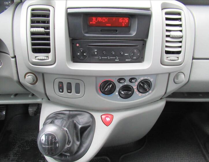 Renault Trafic 10