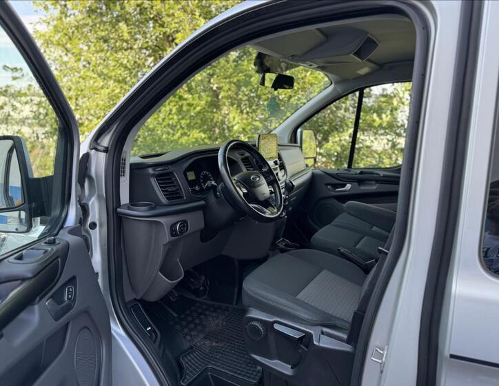 Ford Transit 9