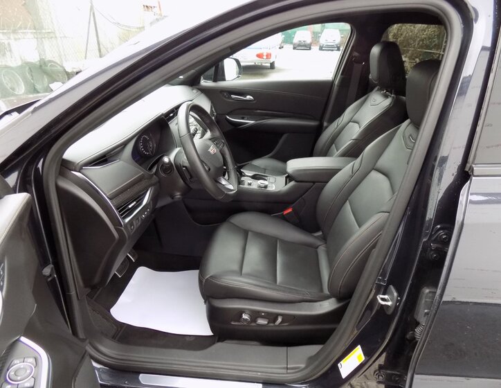 Cadillac XT4 12