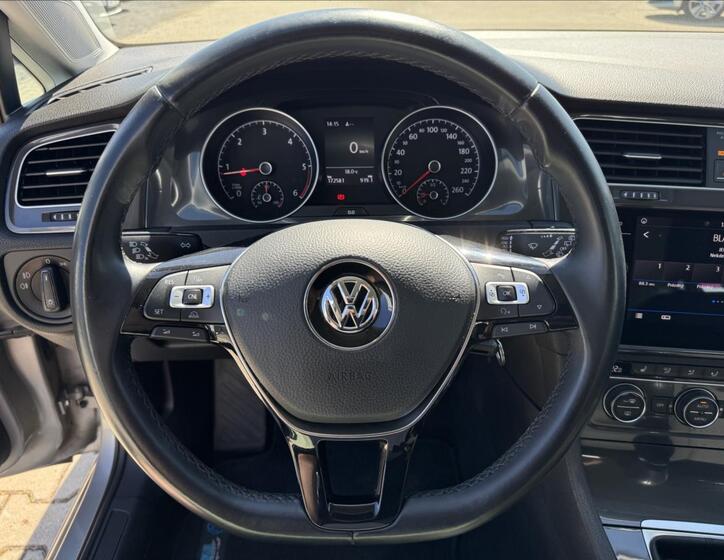 Volkswagen Golf 10