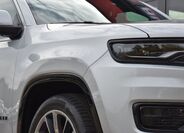 Jeep Wagoneer 6