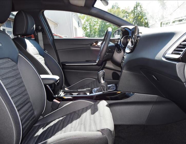 KIA ProCeed 4
