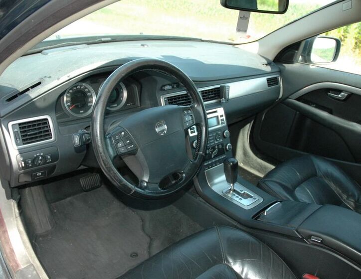 Volvo XC70 12
