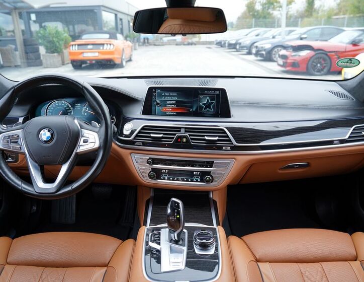 BMW Řada 7 26