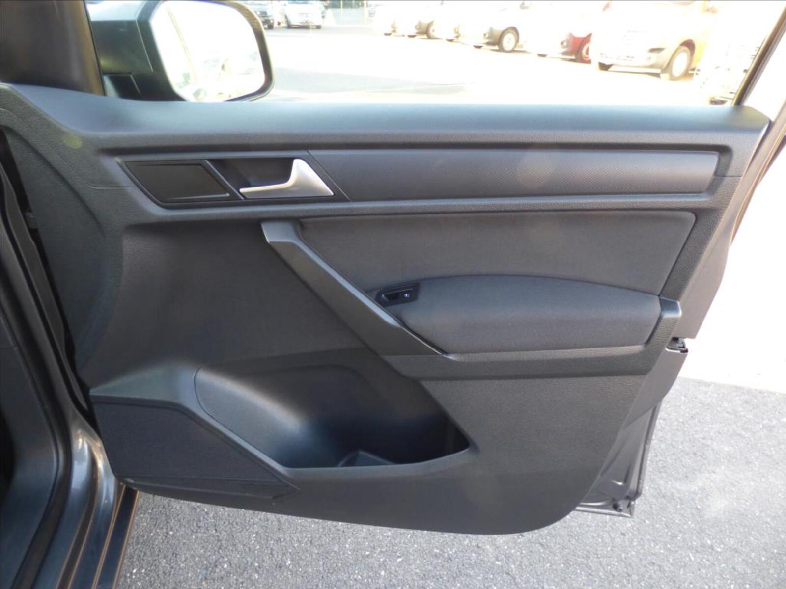 Volkswagen Caddy 69