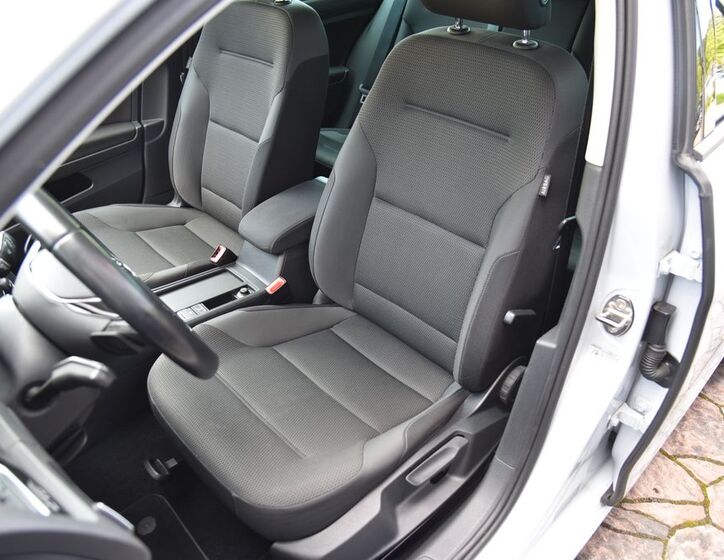 Volkswagen Golf 16