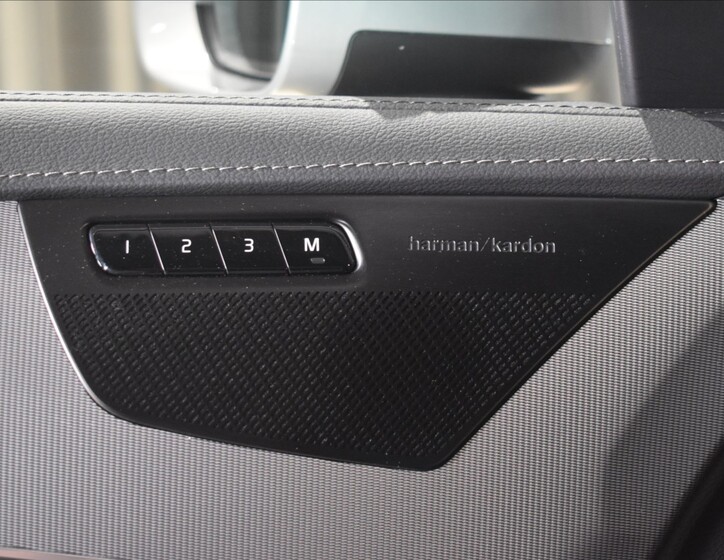 Volvo XC90 17