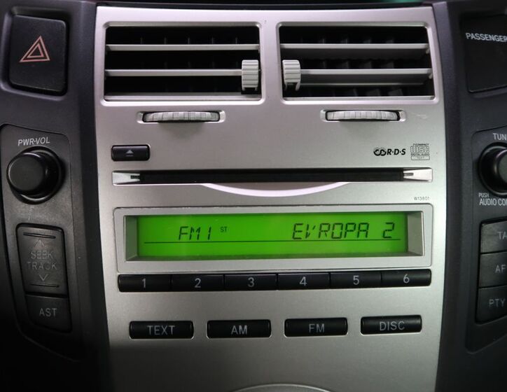 Toyota Yaris 16