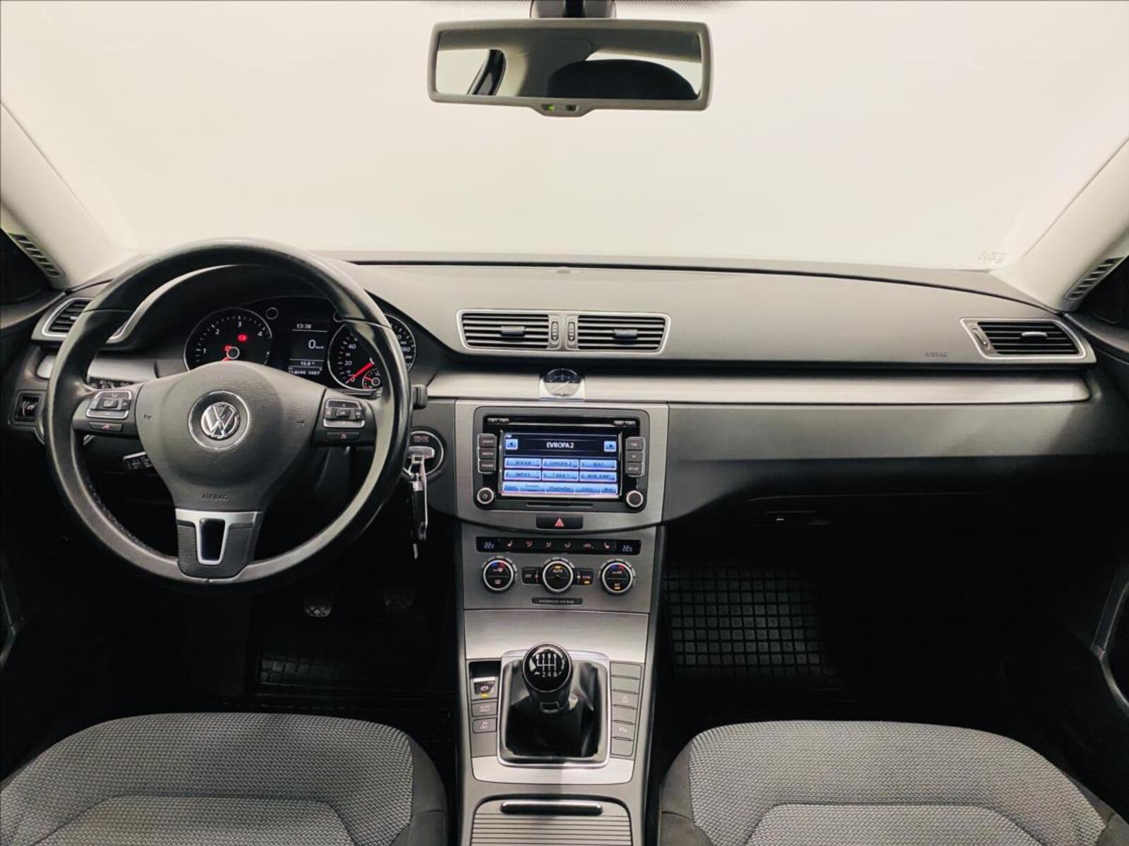 Volkswagen Passat 9