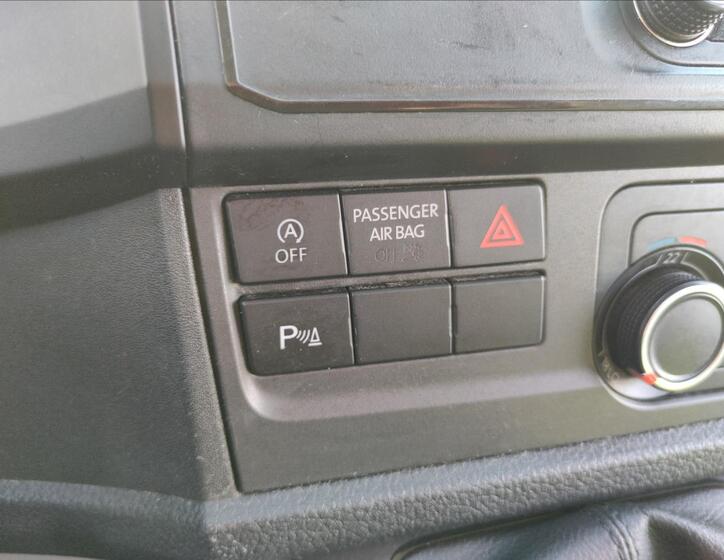 Volkswagen Caravelle 32