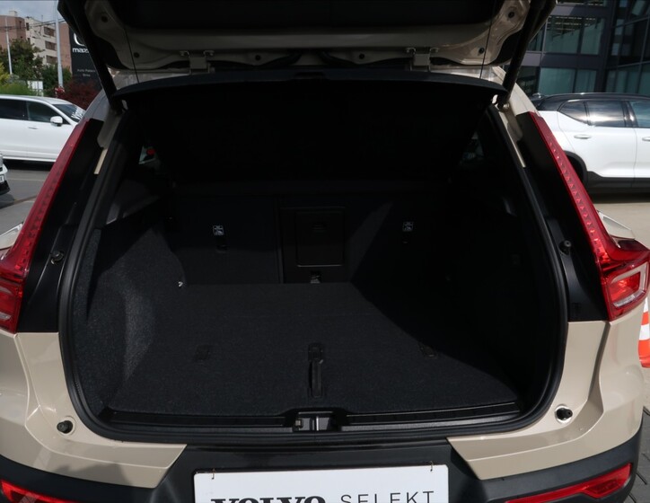 Volvo XC40 10