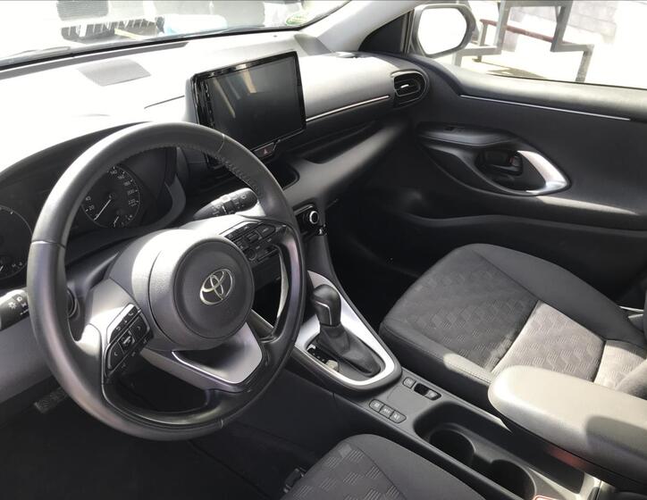 Toyota Yaris 9