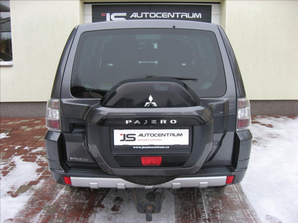 Mitsubishi Pajero 8