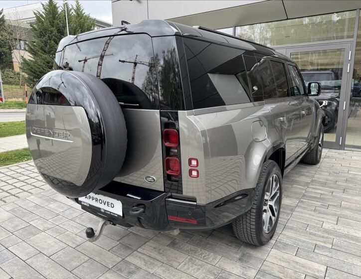 Land Rover Defender 5