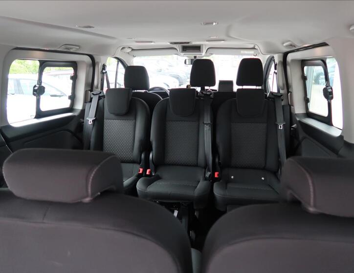 Ford Tourneo Custom 28