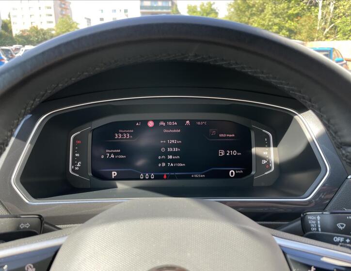 Volkswagen Tiguan 9