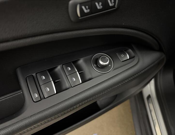 Alfa Romeo Stelvio 34