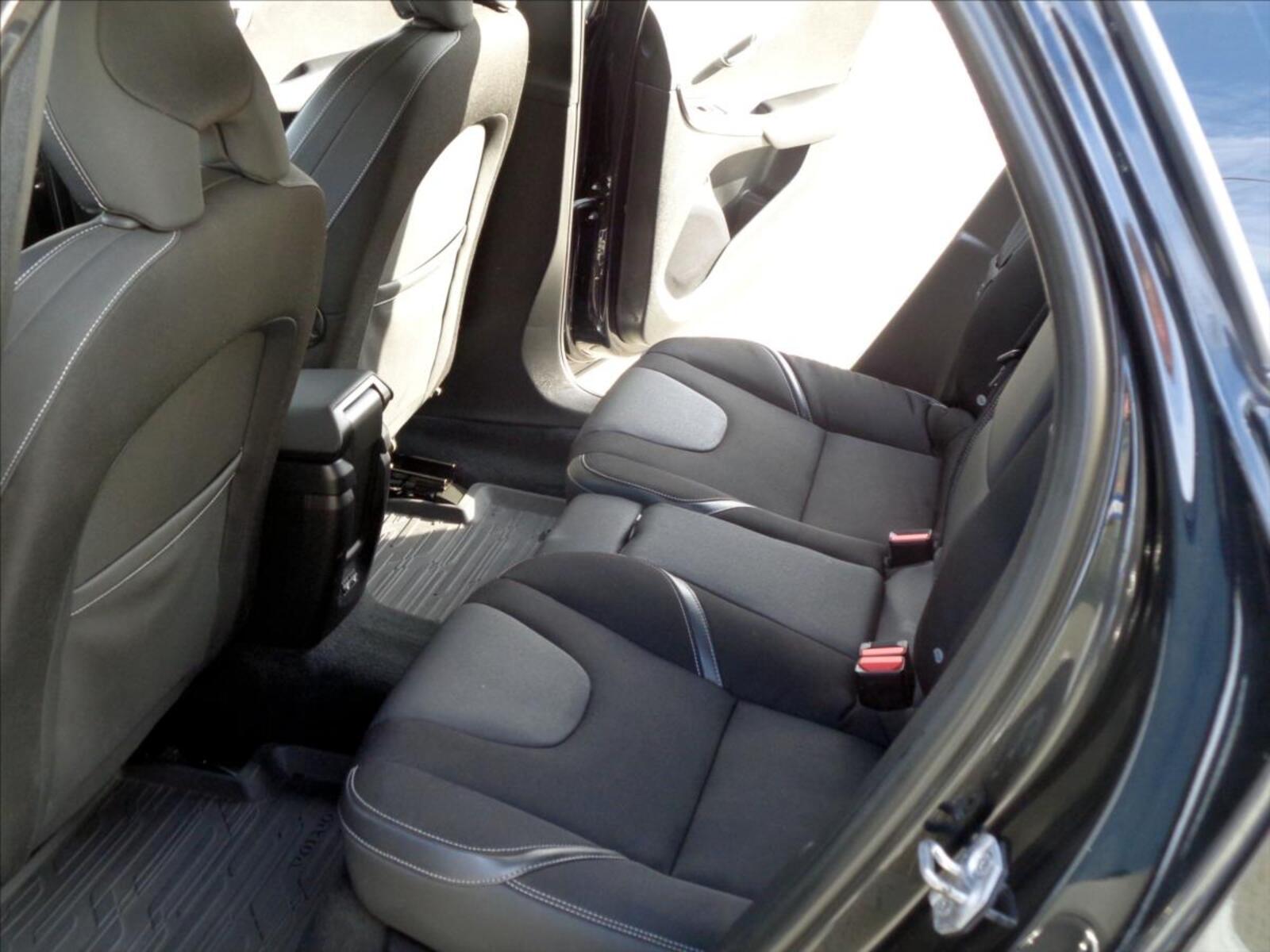 Volvo V40 13