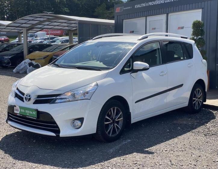 Toyota Verso 3