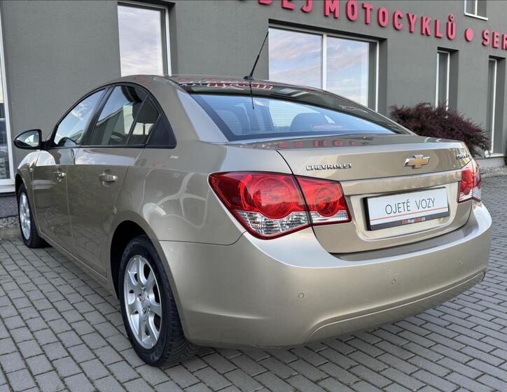Chevrolet Cruze 8