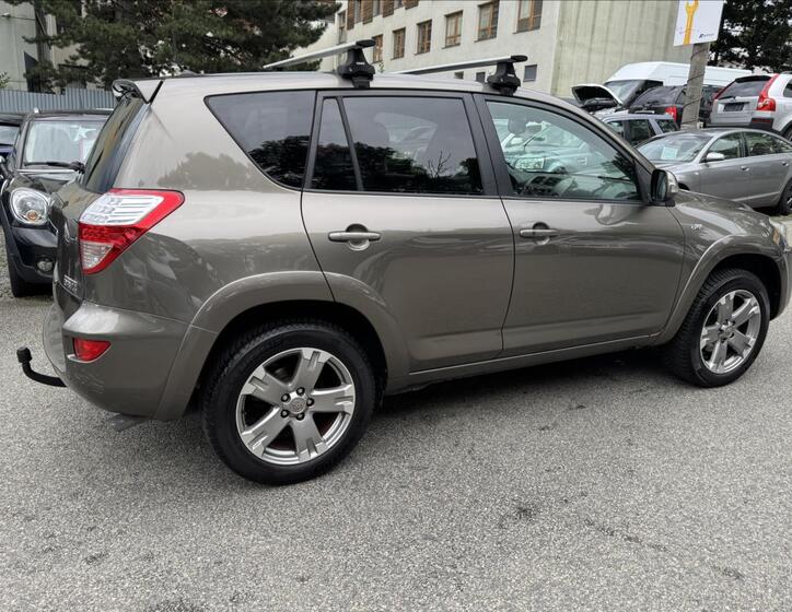 Toyota RAV4 12