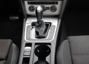 Volkswagen Passat 25