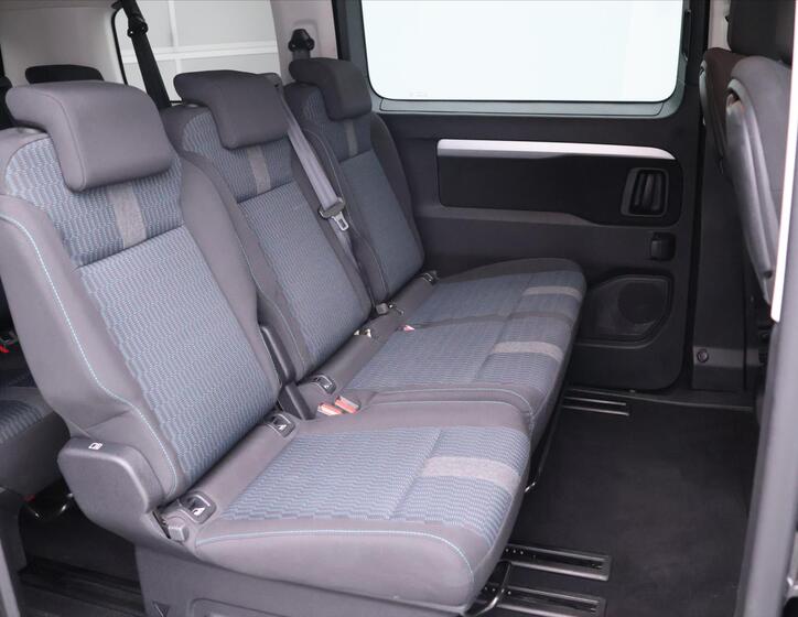 Peugeot Traveller 13