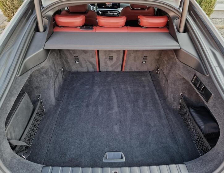 BMW i4 16