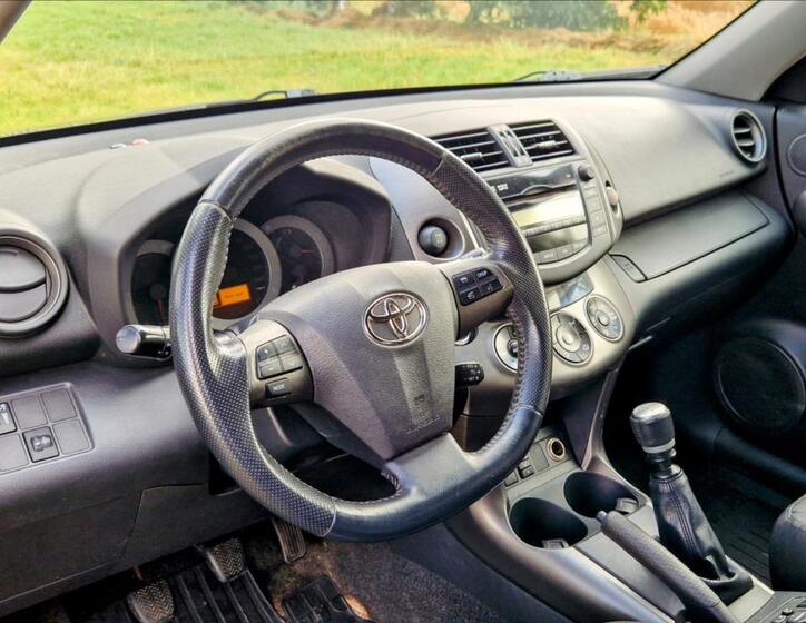 Toyota RAV4 11
