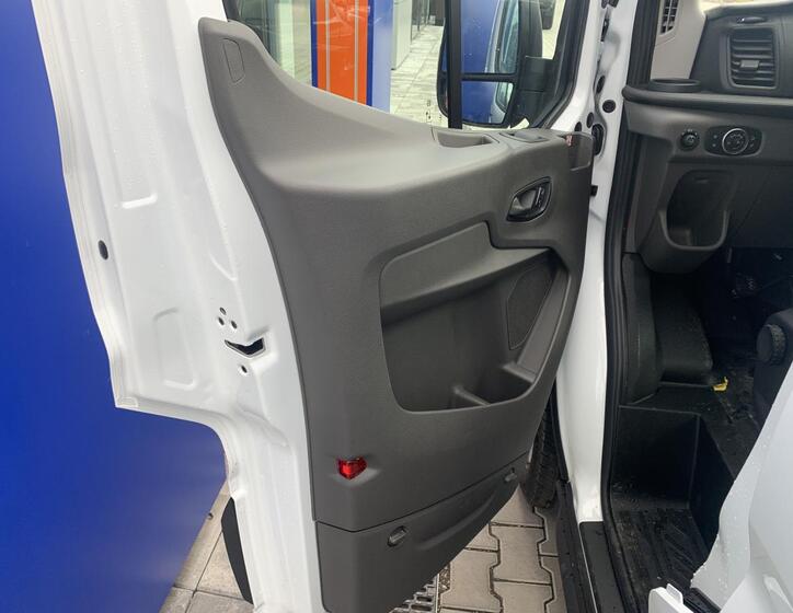 Ford Transit 8