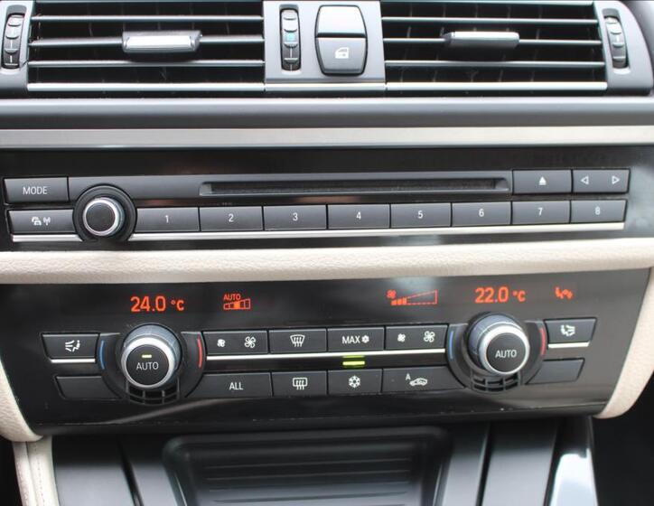 BMW Řada 5 30