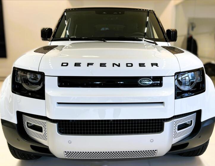 Land Rover Defender 7