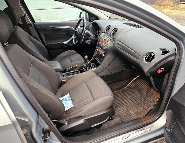 Ford Mondeo 31