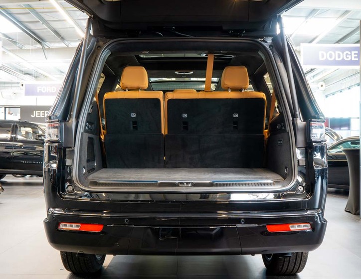 Jeep Grand Wagoneer 6