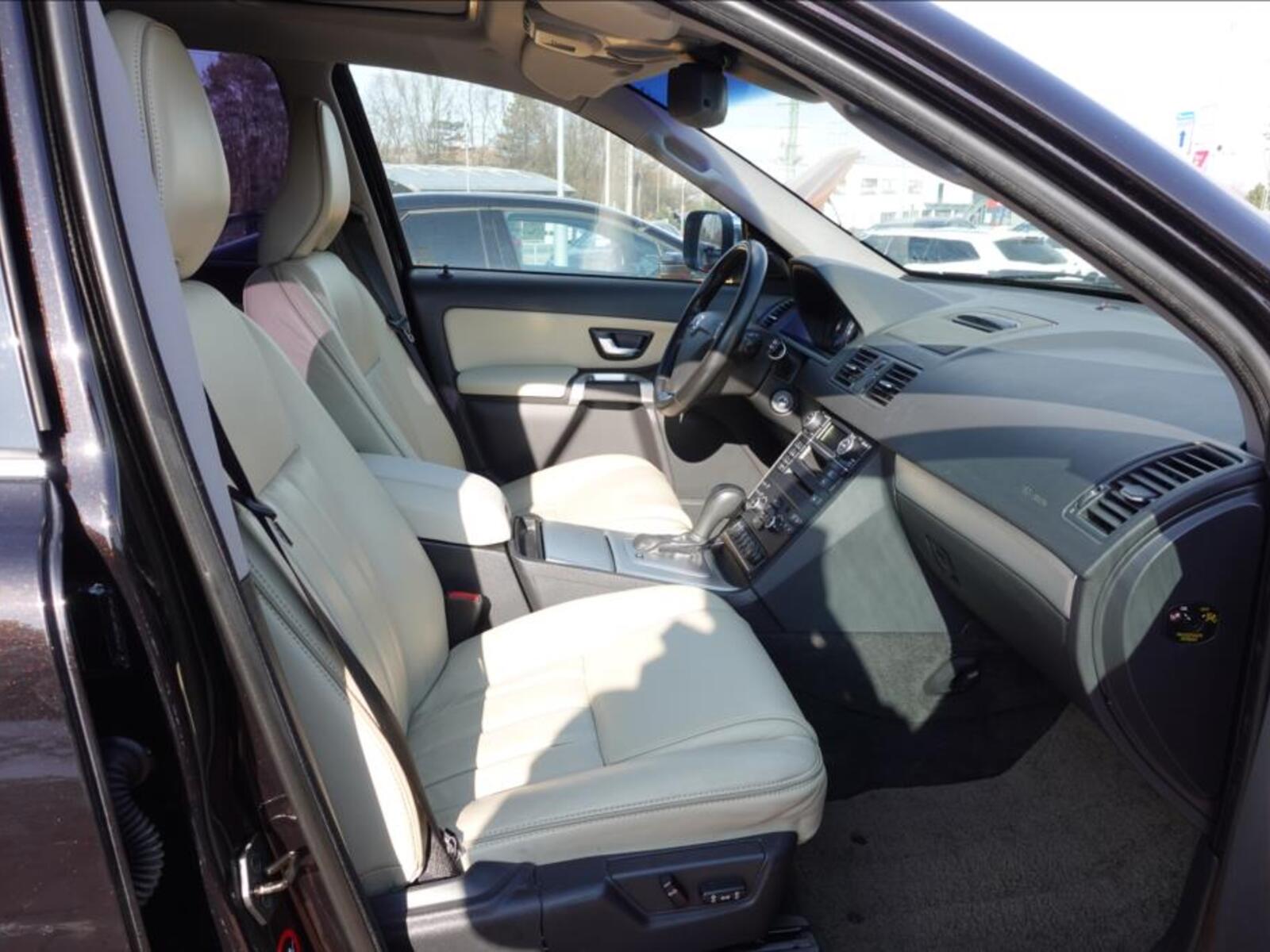 Volvo XC90 13