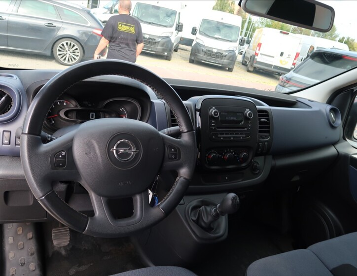 Opel Vivaro 14