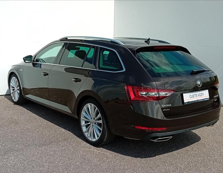 Škoda Superb 9