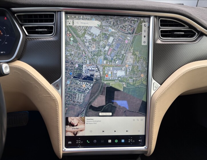 Tesla Model S 12