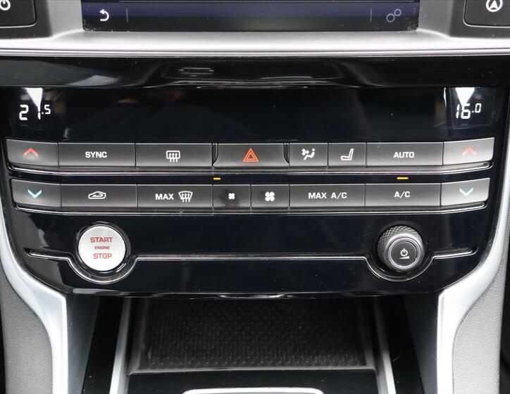 Jaguar XE 29