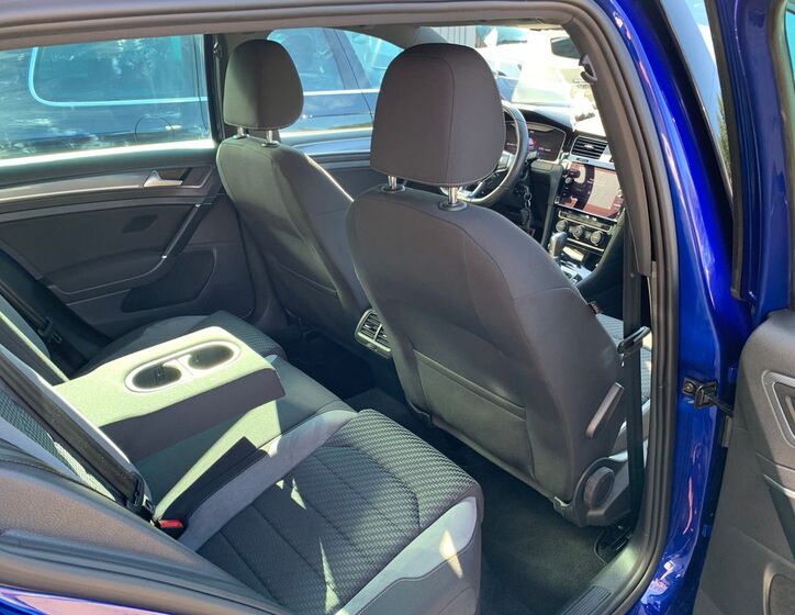 Volkswagen Golf 24
