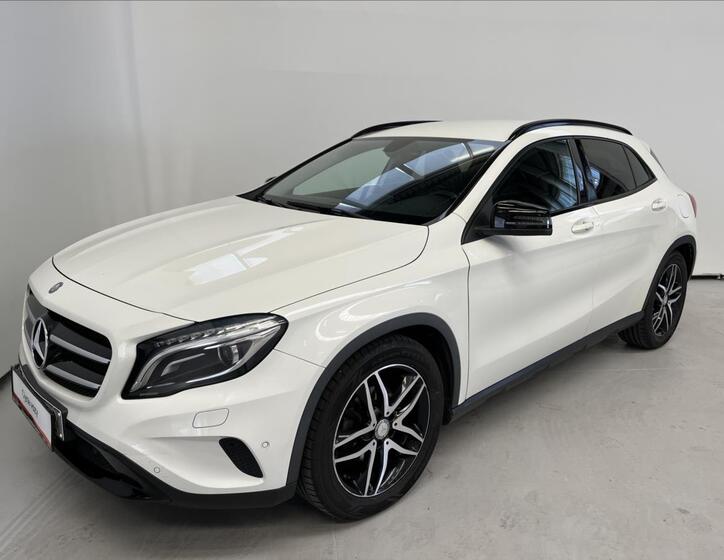 Mercedes-Benz GLA 1