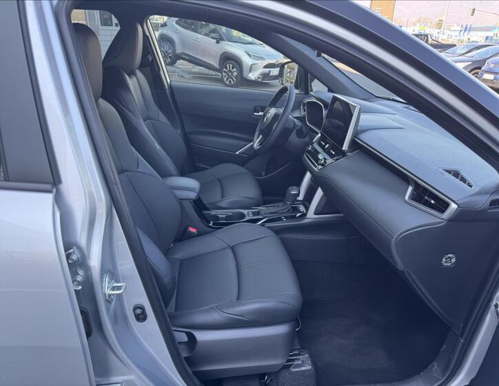 Toyota Corolla Cross 10