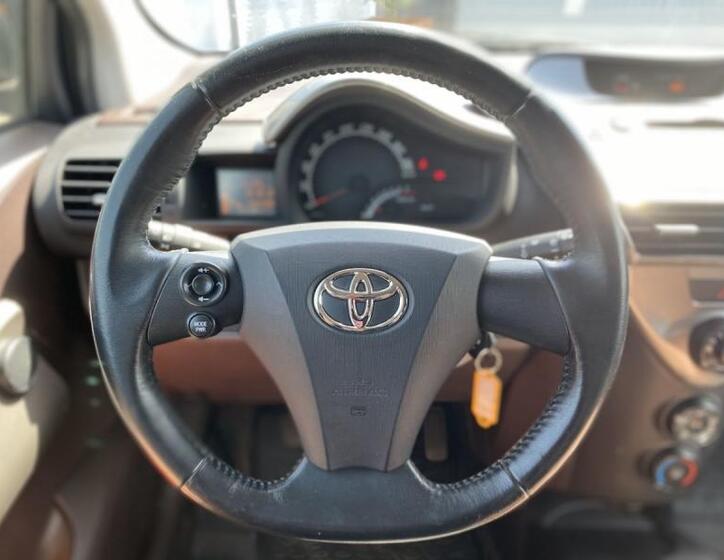 Toyota iQ 11