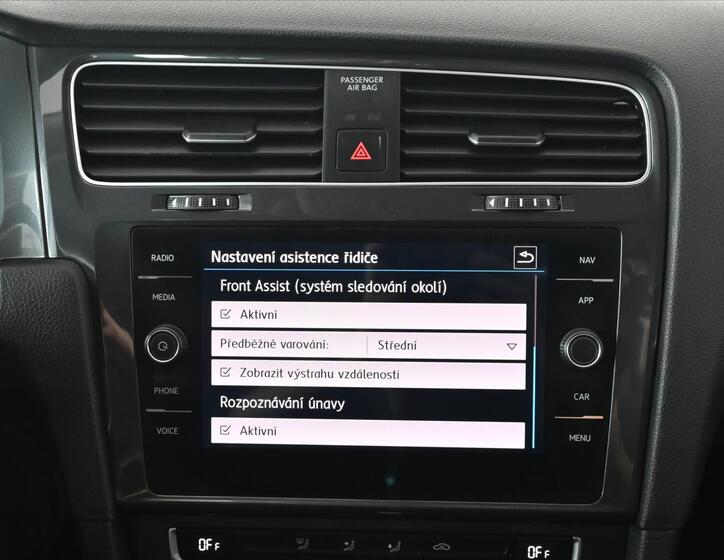Volkswagen Golf 21