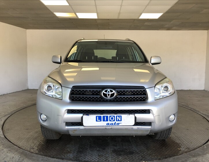 Toyota RAV4 2