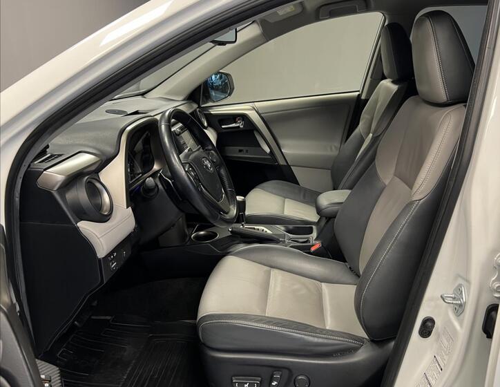 Toyota RAV4 6