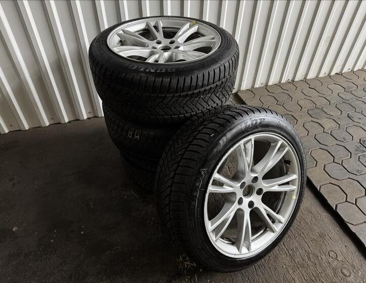 Tesla Model Y 35