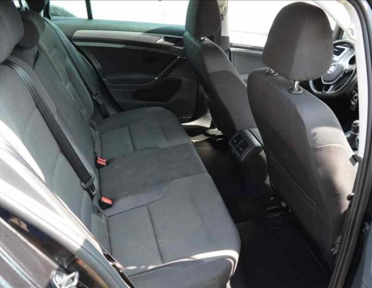 Volkswagen Golf 22